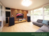 2021.8 [시공갤러리] [ 사운드메이트 ] 목재음향벽 어쿠스틱 보드패널 + 디퓨징루버 오크컬러로 완성된 거실 TV벽과 소파월 인테리어 9.jpg